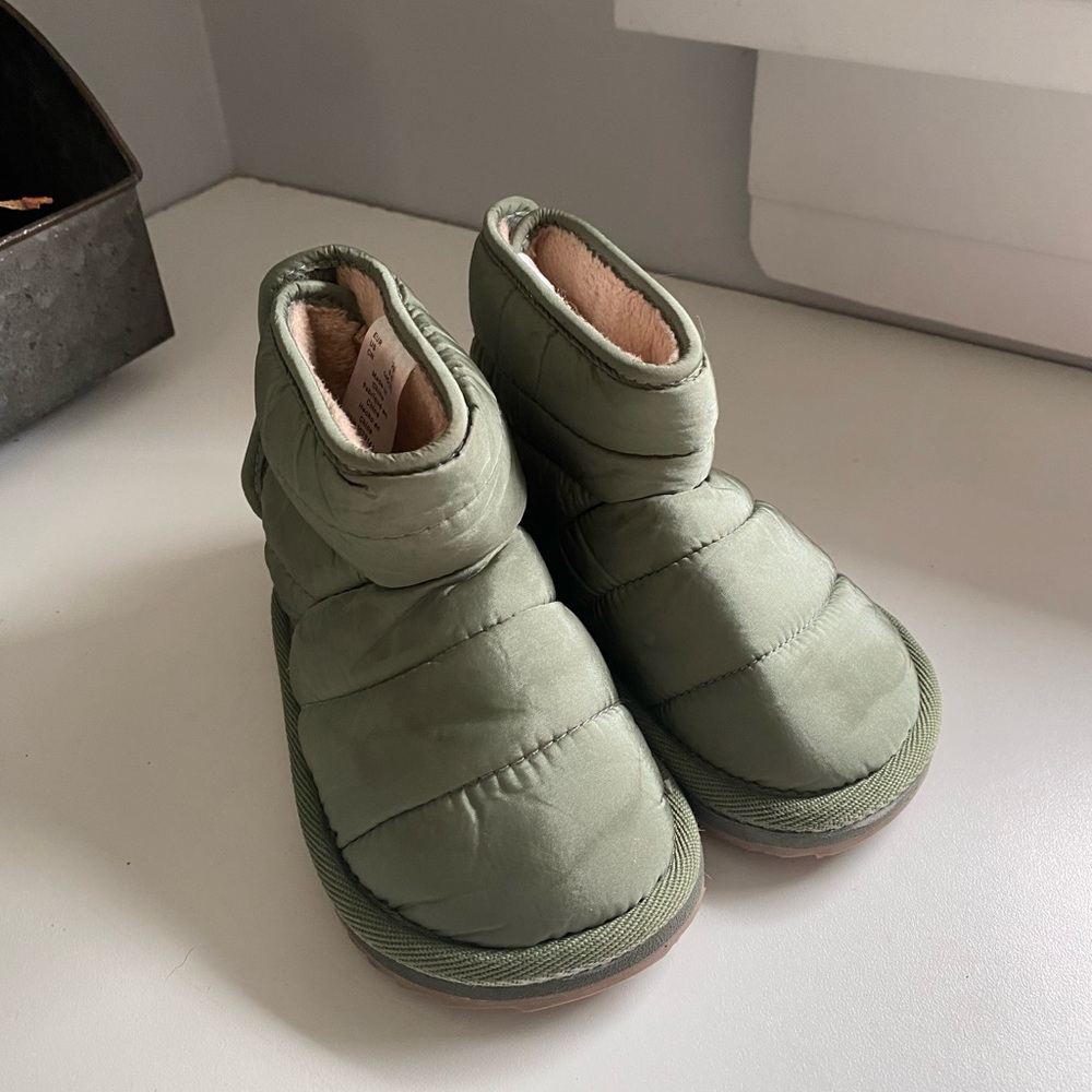 H&M toddler Snow booties 6.5